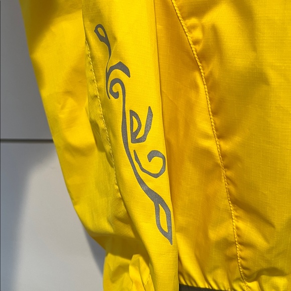 NOVARA Nylon Yellow Zip Road Cycling Wind Rain Pockets Jacket Small - Picture 5 of 8